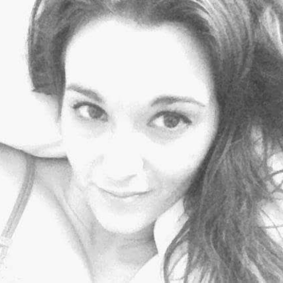 Meet your Posher, Nicole - Picture 1 of 1